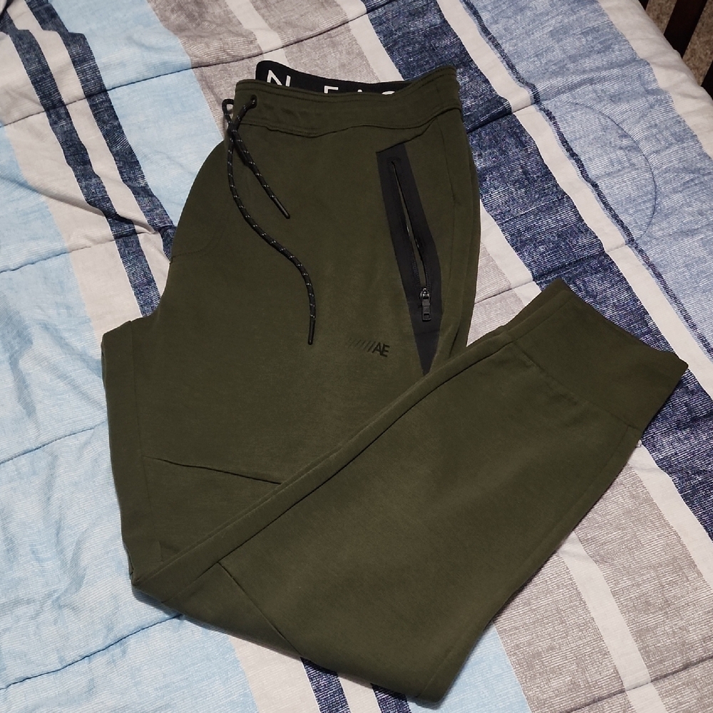 AE Men's Olive Jogger Pants